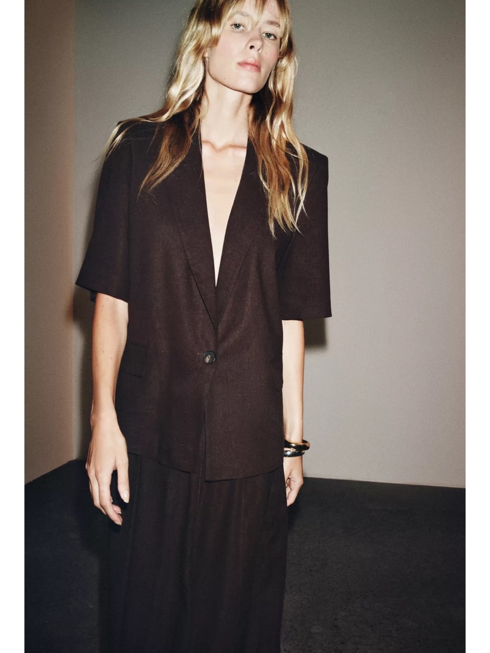 Zara Short-Sleeve Linen Blazer Jacket in Dark Brown - Picture 4 of 11